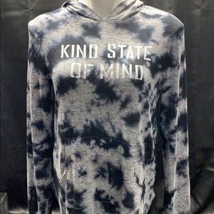 Sweatshirt with tags